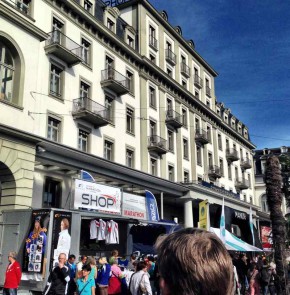 SwissCity Marathon Lucerne vom 27.10.2013 - Startnummerausgabe im Hotel Schweizerhof