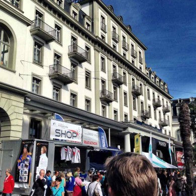 SwissCity Marathon Lucerne vom 27.10.2013 - Startnummerausgabe im Hotel Schweizerhof